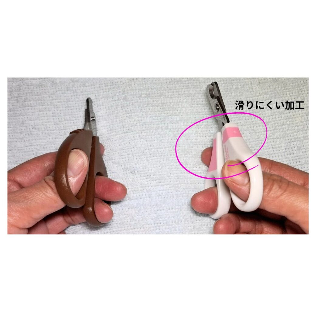 猫用爪切りの持ちやすさ比較。にゃめらカーブ爪切りは滑り止めラバーで安全に持てる。